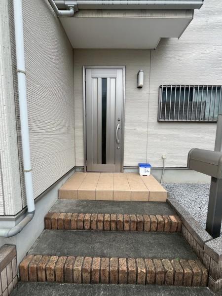 玄関 玄関外の様子です。