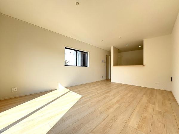 リビング　南向きで陽当り良好なリビング。