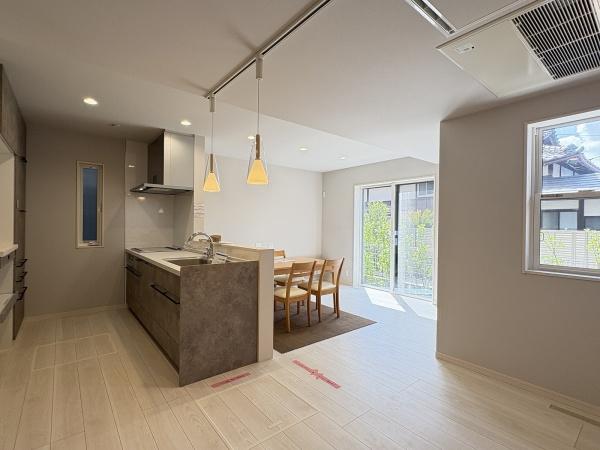 リビング　南向きで明るいリビング。