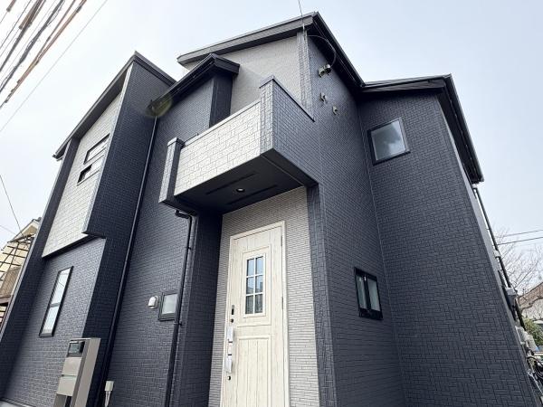 外観　黒を基調としたスタイリッシュな外観。
