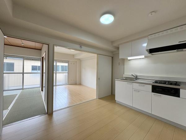 リビング　キッチンまで一つにつながる開放感。